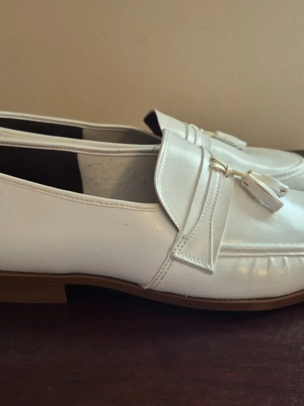 Vintage White Tassel Loafers sz 10.5
